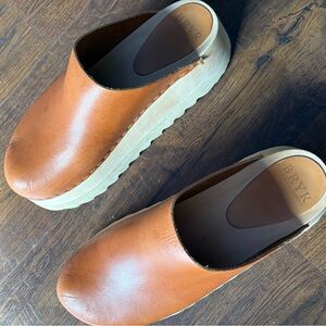 Bryr Chonk Clog in Whiskey